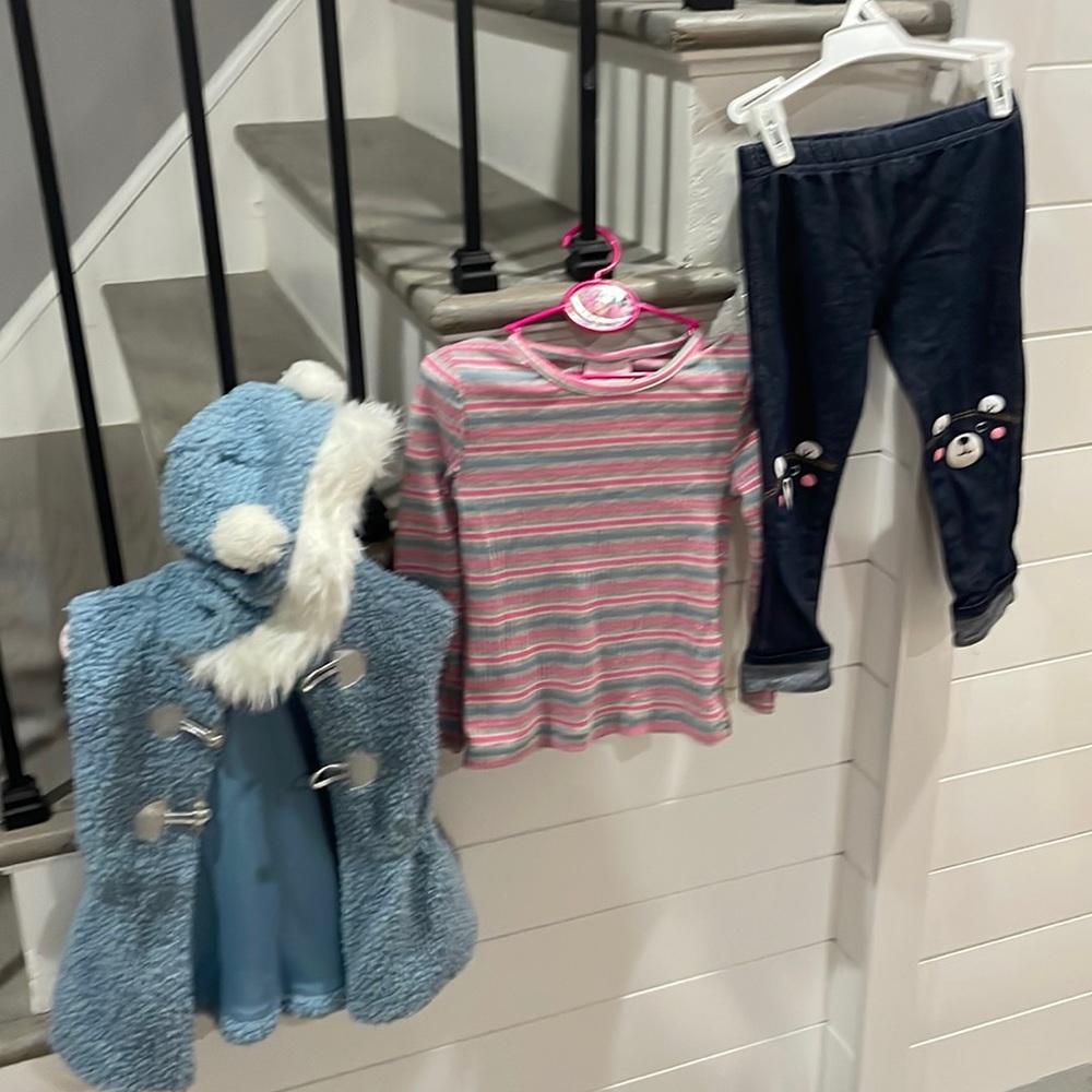 Two cute outfits 🤍🤍4T